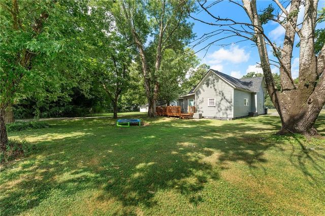 28 School Street NE, White, GA 30184