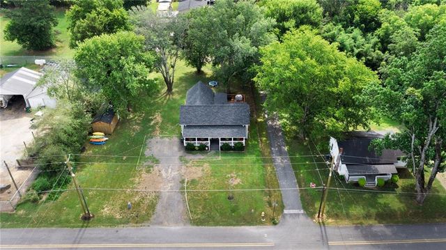 28 School Street NE, White, GA 30184
