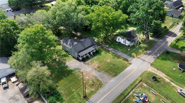 28 School Street NE, White, GA 30184