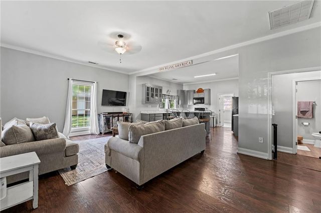 28 School Street NE, White, GA 30184