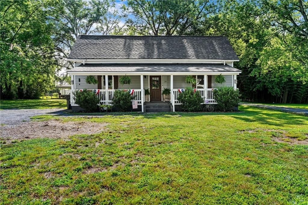 28 School Street NE, White, GA 30184