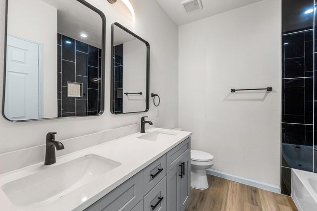721 Chihuahua ST, Lockhart, TX 78644