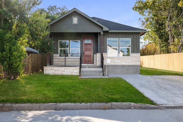 721 Chihuahua ST, Lockhart, TX 78644