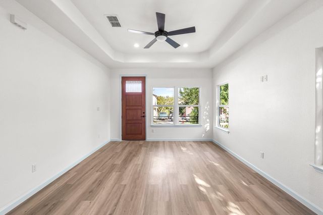 721 Chihuahua ST, Lockhart, TX 78644