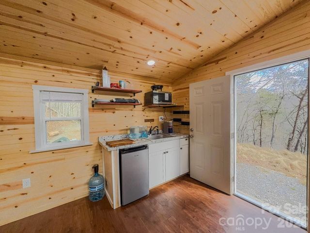 175 Broken Bow Road, Waynesville, NC 28785