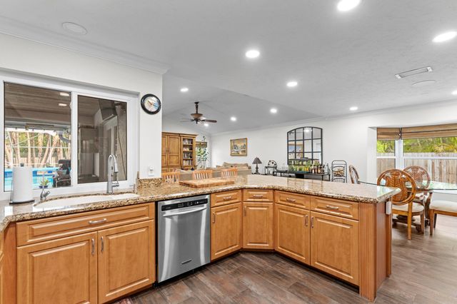 551 Kingsbury Terrace, Wellington, FL 33414