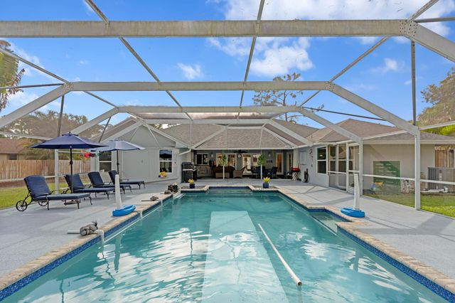 551 Kingsbury Terrace, Wellington, FL 33414