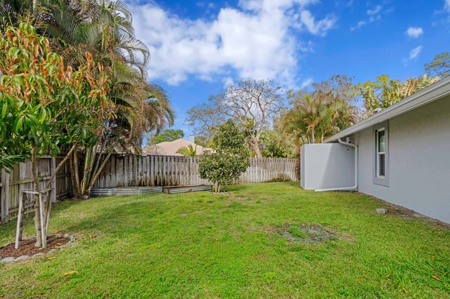 551 Kingsbury Terrace, Wellington, FL 33414