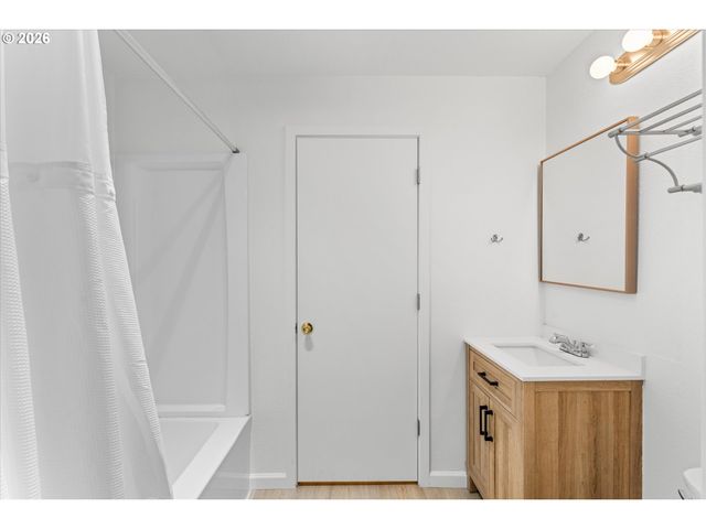 3515 Sw BARBUR Blvd R-1, Portland, OR 97239