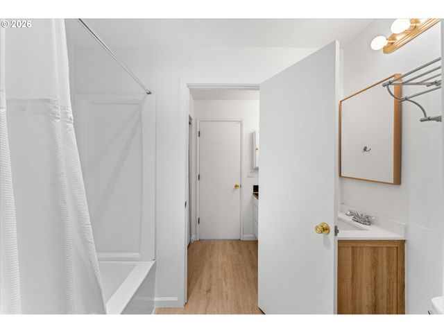 3515 Sw BARBUR Blvd R-1, Portland, OR 97239