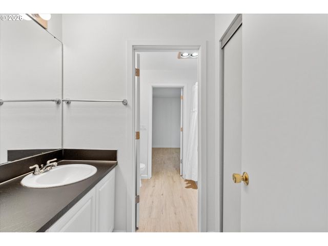 3515 Sw BARBUR Blvd R-1, Portland, OR 97239