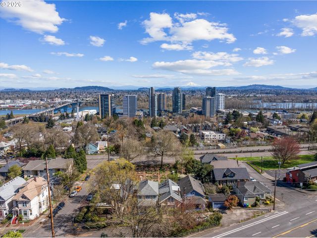 3515 Sw BARBUR Blvd R-1, Portland, OR 97239