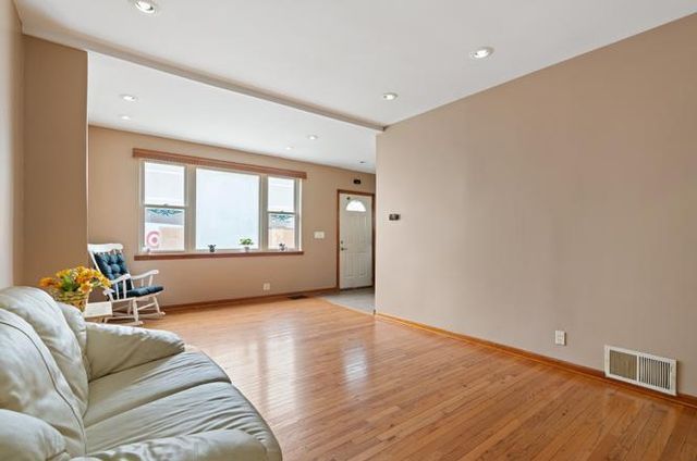 4010 N Octavia Avenue, Norridge, IL 60706