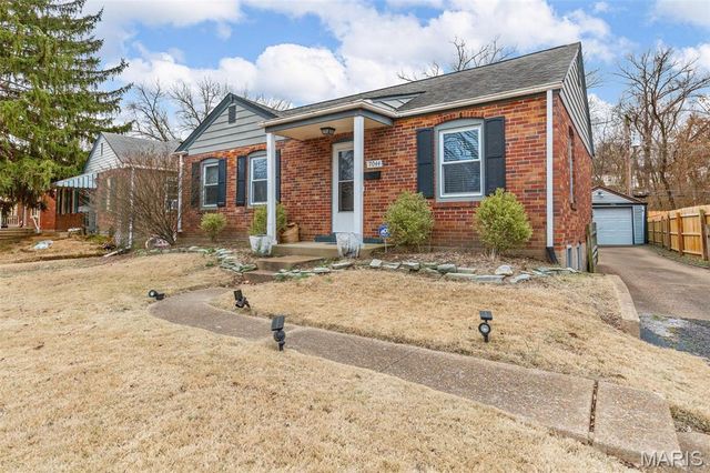 7044 Holly Hills Avenue, St Louis, MO 63123