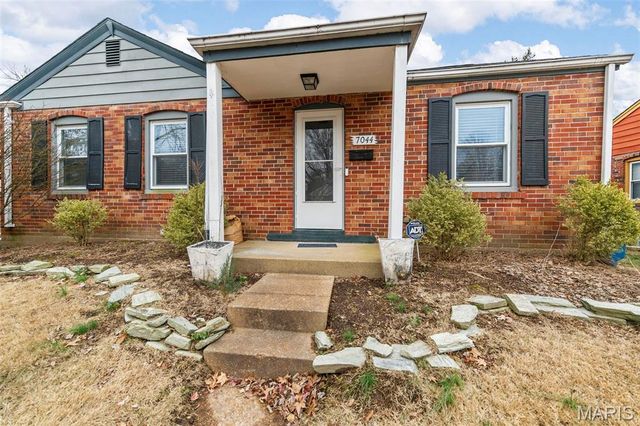 7044 Holly Hills Avenue, St Louis, MO 63123