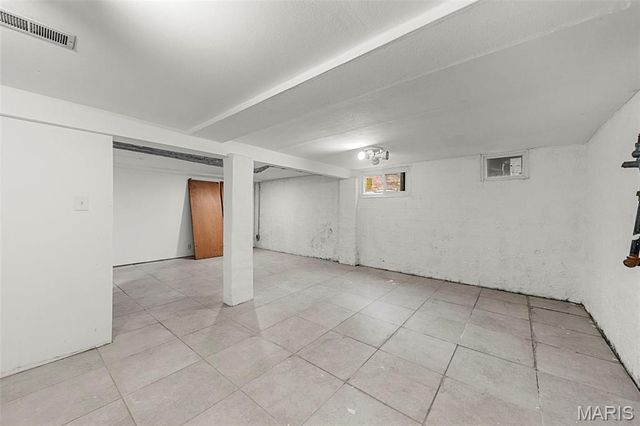 7044 Holly Hills Avenue, St Louis, MO 63123