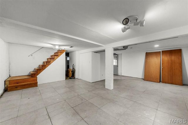 7044 Holly Hills Avenue, St Louis, MO 63123