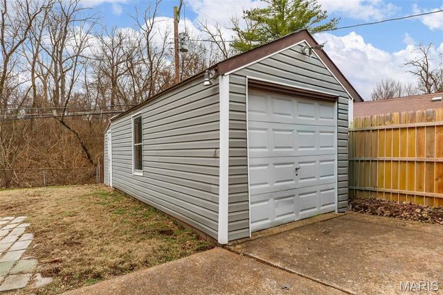 7044 Holly Hills Avenue, St Louis, MO 63123