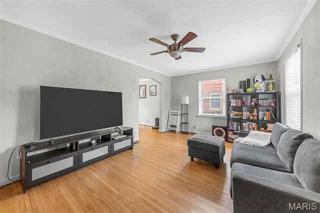 7044 Holly Hills Avenue, St Louis, MO 63123