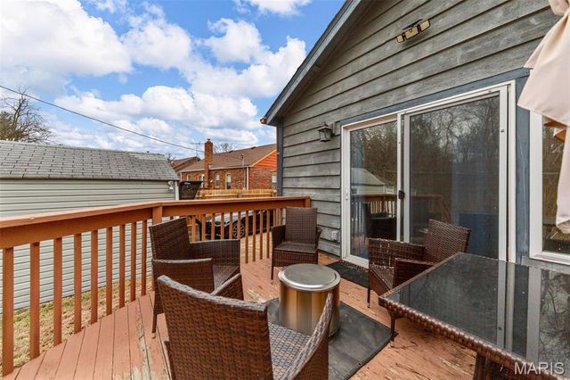 7044 Holly Hills Avenue, St Louis, MO 63123