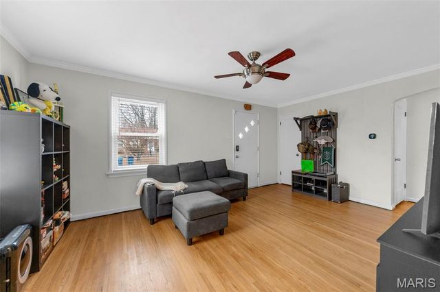 7044 Holly Hills Avenue, St Louis, MO 63123