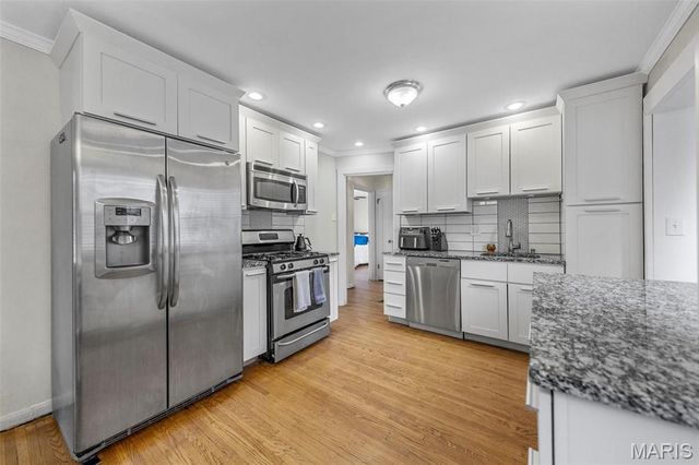 7044 Holly Hills Avenue, St Louis, MO 63123