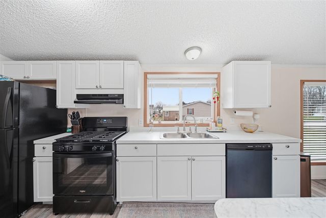 260 Storr, Adrian, MI 49221