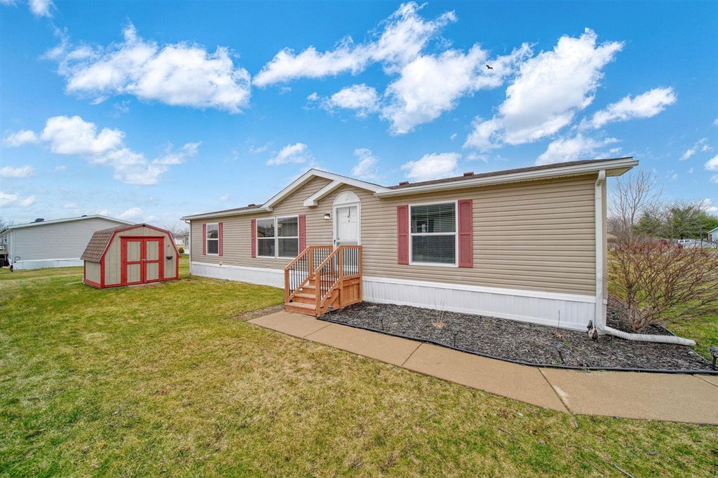 260 Storr, Adrian, MI 49221