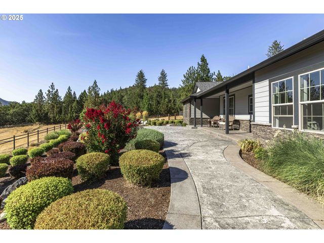 3465 GALLS CREEK Rd, Gold Hill, OR 97525