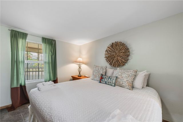 614 Sandpiper Cr, Port Aransas, TX 78373