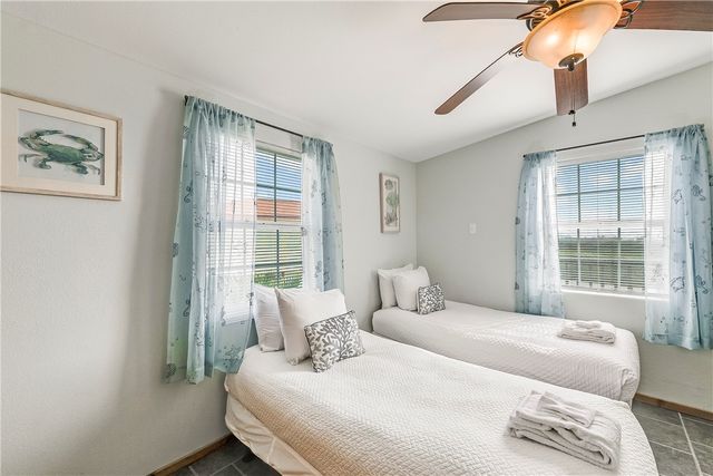 614 Sandpiper Cr, Port Aransas, TX 78373