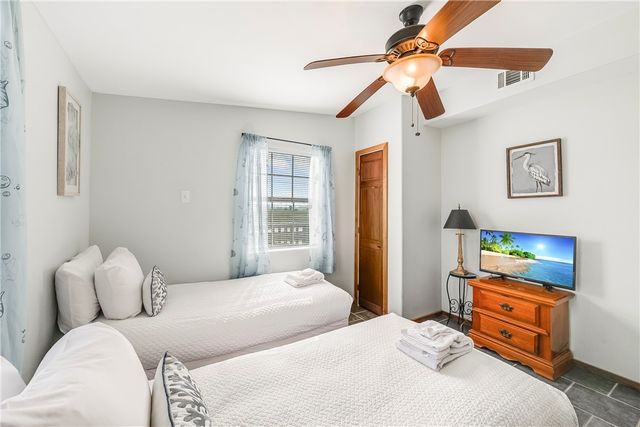 614 Sandpiper Cr, Port Aransas, TX 78373