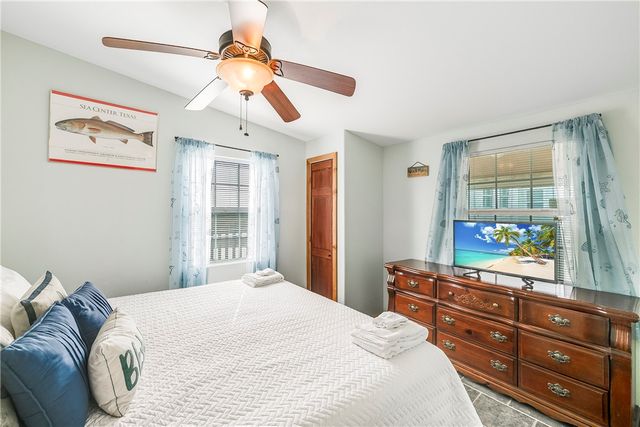 614 Sandpiper Cr, Port Aransas, TX 78373