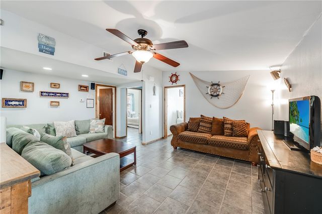 614 Sandpiper Cr, Port Aransas, TX 78373