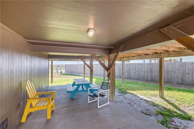 614 Sandpiper Cr, Port Aransas, TX 78373