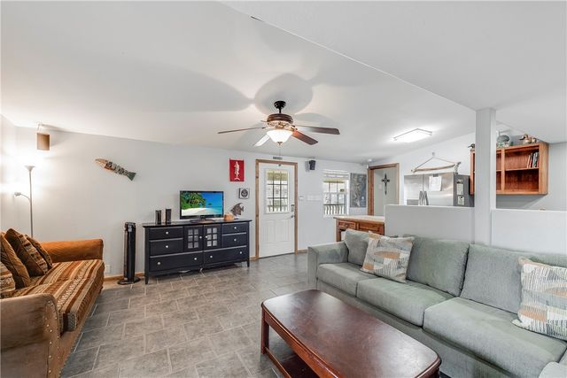 614 Sandpiper Cr, Port Aransas, TX 78373