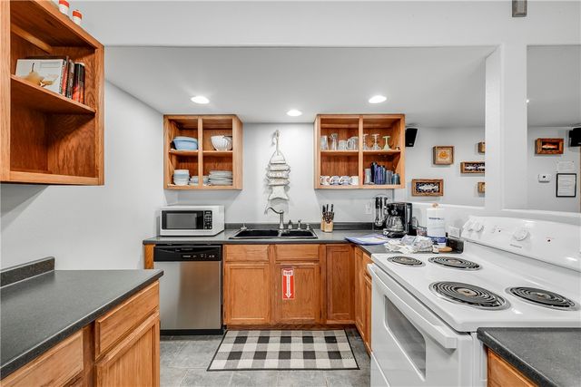 614 Sandpiper Cr, Port Aransas, TX 78373