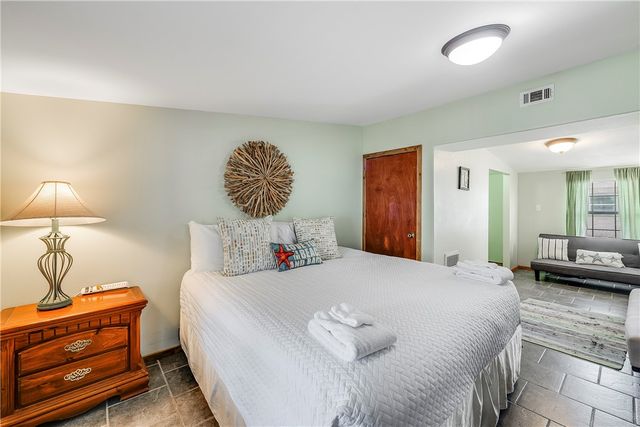 614 Sandpiper Cr, Port Aransas, TX 78373