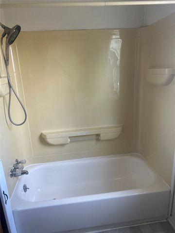 704 W 4th Street S, Newton, IA 50208