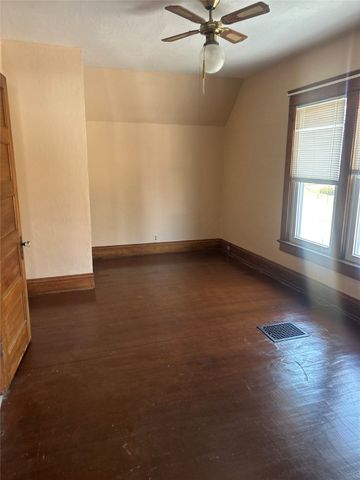 704 W 4th Street S, Newton, IA 50208