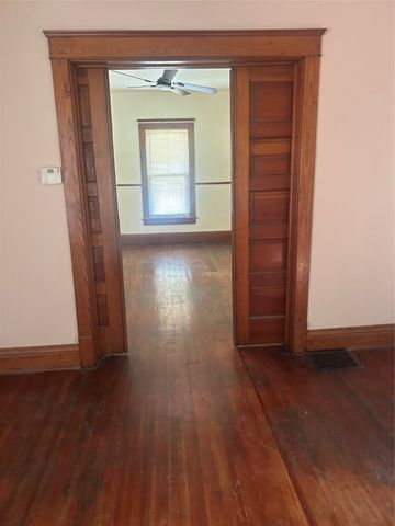 704 W 4th Street S, Newton, IA 50208