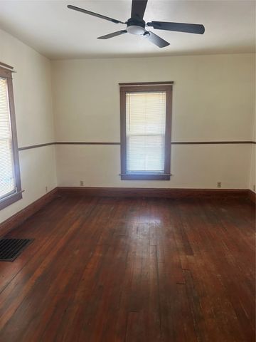 704 W 4th Street S, Newton, IA 50208