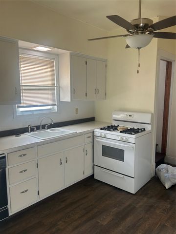 704 W 4th Street S, Newton, IA 50208