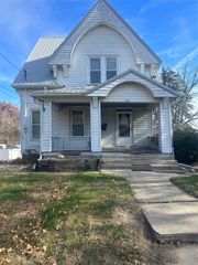 704 W 4th Street S, Newton, IA 50208