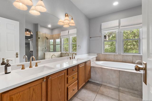 257 DEER CROSS LN, San Antonio, TX 78260