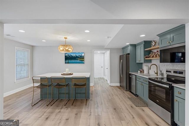 4027 Hickory Fairway Drive, Woodstock, GA 30188