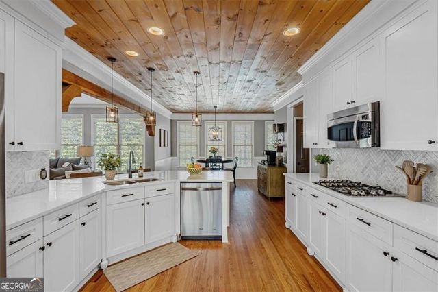 4027 Hickory Fairway Drive, Woodstock, GA 30188