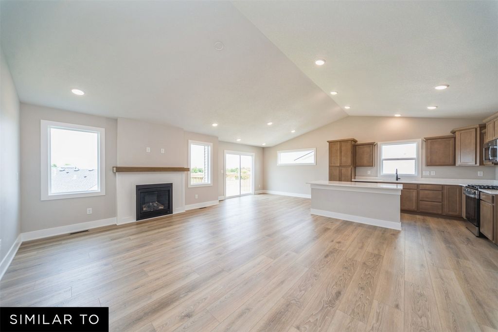 5516 NE Briarwood Drive, Ankeny, IA 50021