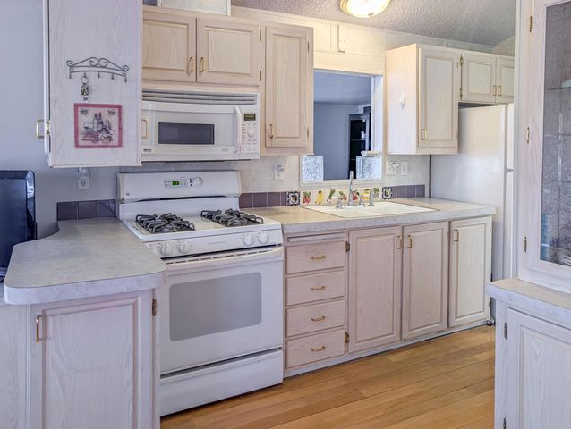 70200 Dillon Road 517, Desert Hot Springs, CA 92241