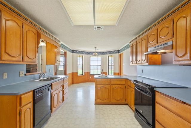 146 Indian Paint Brush, Eddy, TX 76524